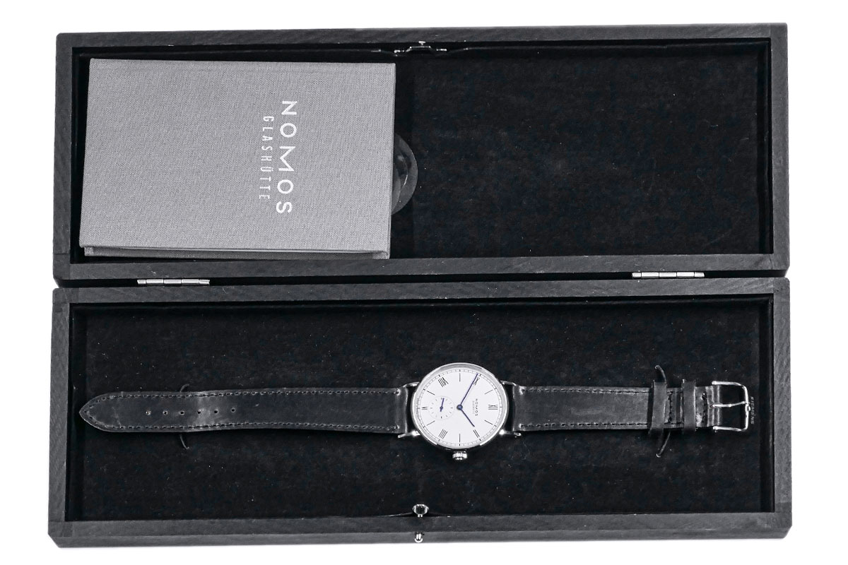NOMOS GLASHÜTTE Ludwig Handaufzug Referenz 201 mit weissem Zifferblatt